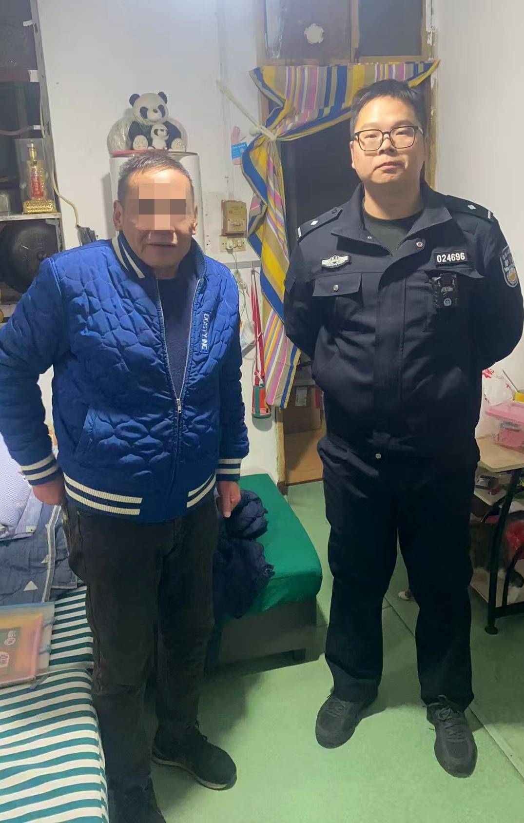 welcome皇冠注册_武汉一女子在银行ATM机存入近万元未确认welcome皇冠注册,钱从机器“吐出”后被他人拿走,民警:两小时找回