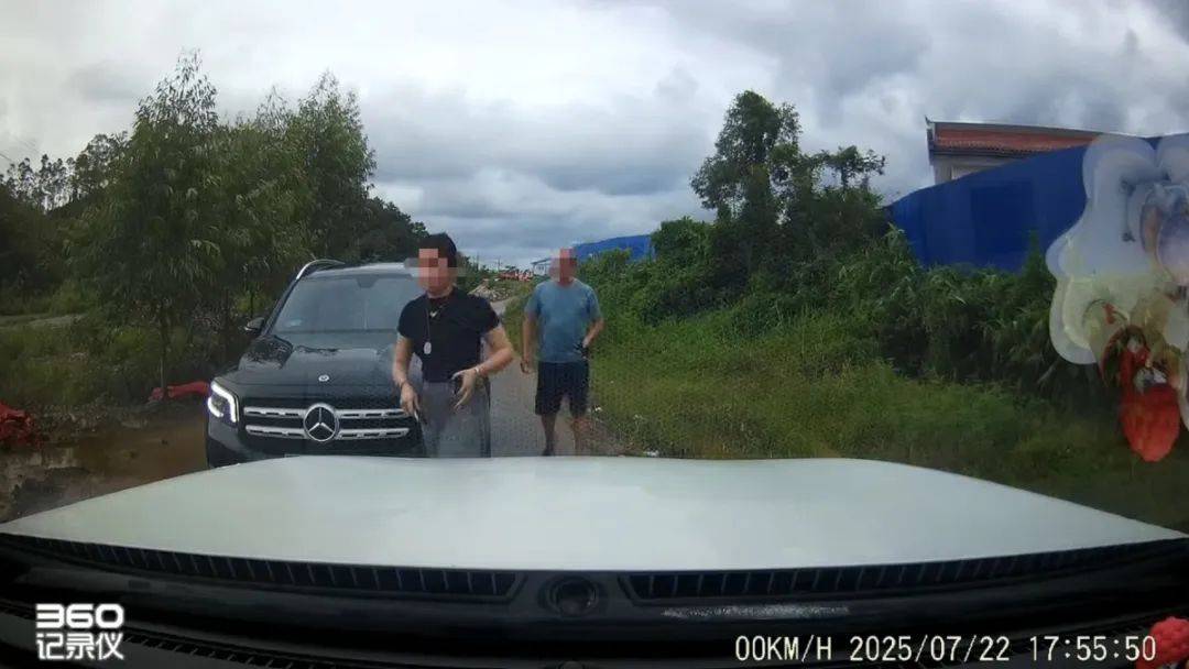 皇冠信用网注册开通
_被亮证当事人发声：相关负责人称女司机为普通经营者皇冠信用网注册开通
，证件是假的