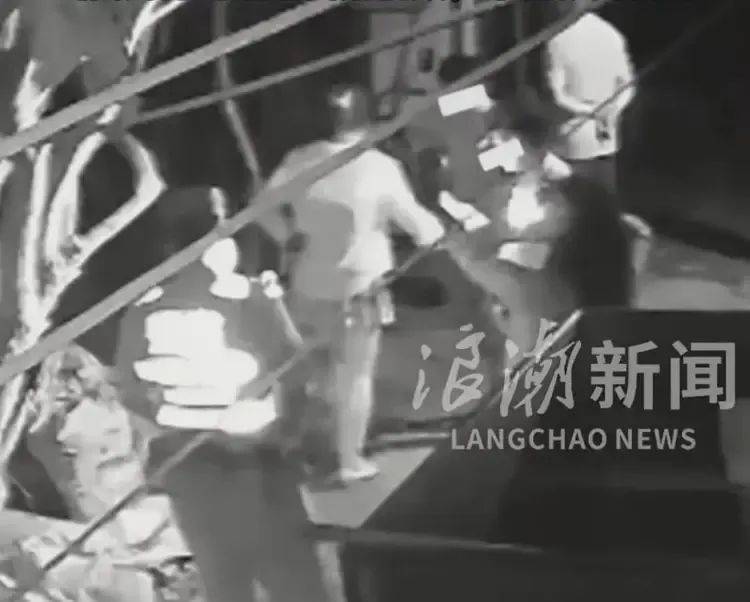 皇冠信用盘登3代理申请
_防城港公安局长称奔驰女并非公职人员皇冠信用盘登3代理申请
，“拿出来的证件是假的”