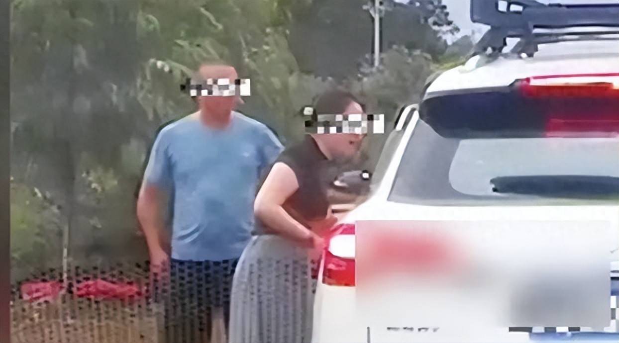 如何注册皇冠足球代理
_“奔驰亮证姐”身份已查明如何注册皇冠足球代理
！当事人发声：相关负责人称她证件是假的