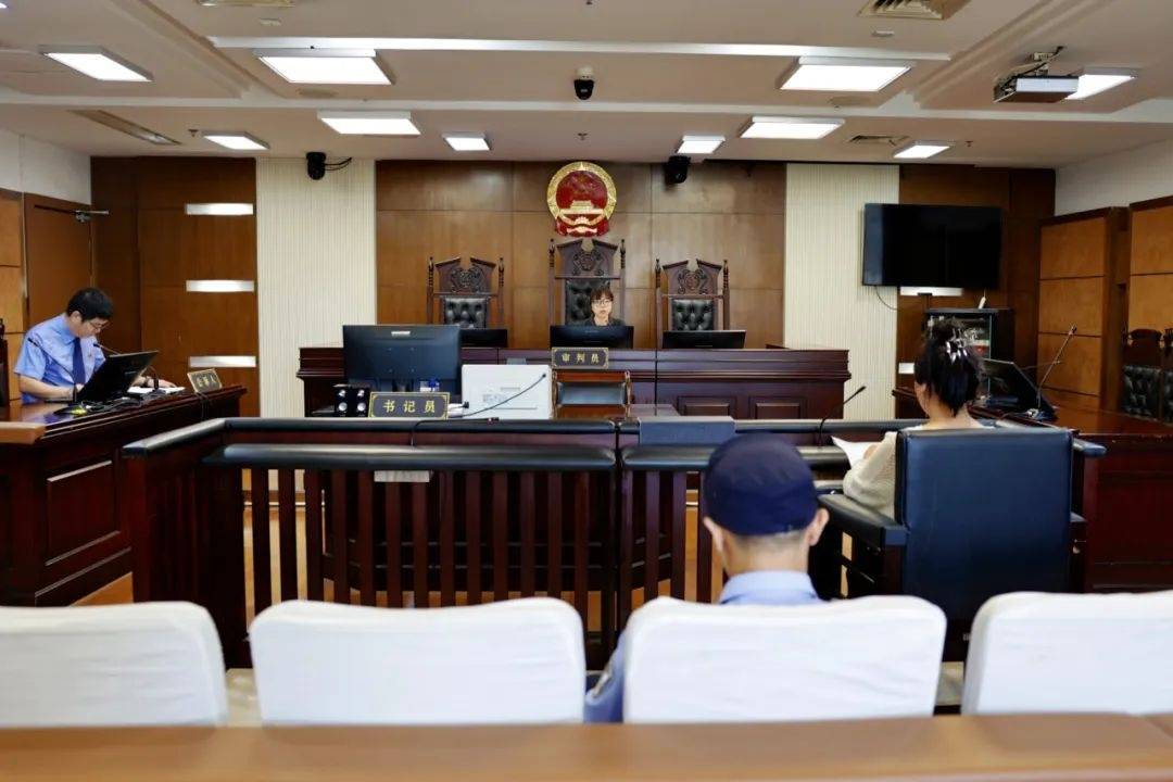 纳什维尔vs亚特兰大联_女子与妹妹因清理狗屎发生争执纳什维尔vs亚特兰大联,将2只狗从21楼扔下摔死,狗买回不到一个月,最小1斤重