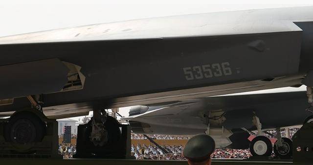 新宿创造vs冲绳_一个座舱的差距:中国无人机已可独立空战新宿创造vs冲绳,美国把无人机改战斗机