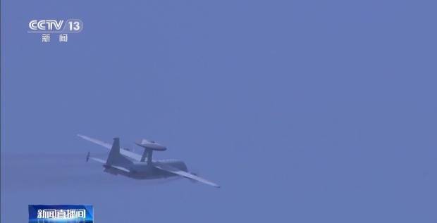 阿根廷全国联赛_震撼通场阿根廷全国联赛！歼-20与“外挂”空警-500首次组队飞行表演