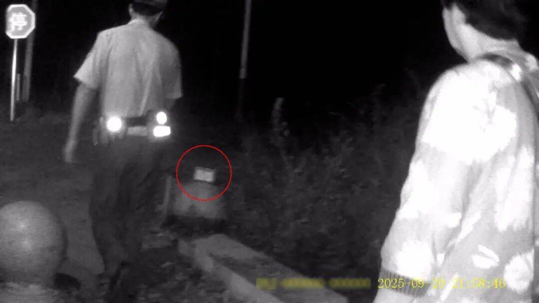 皇冠信用出租足球_北京一老人夜晚打车到20多公里外皇冠信用出租足球,要把钱埋土里,司机紧急报警!