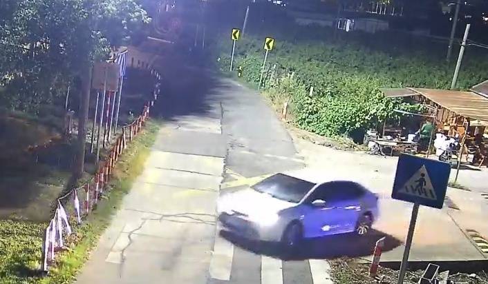 正网皇冠信用网_浙江一姑娘以奶茶为记号正网皇冠信用网,竟然在草丛里藏了11万现金!