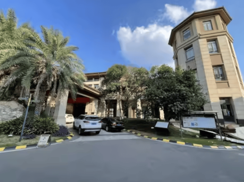 皇冠信用网足球代理_3256平米别墅288万起拍皇冠信用网足球代理,单价不到900元,内景配置曝光,目前0人报名;拍卖商回应:在开发商名下,想通过拍卖吸引更多人参与