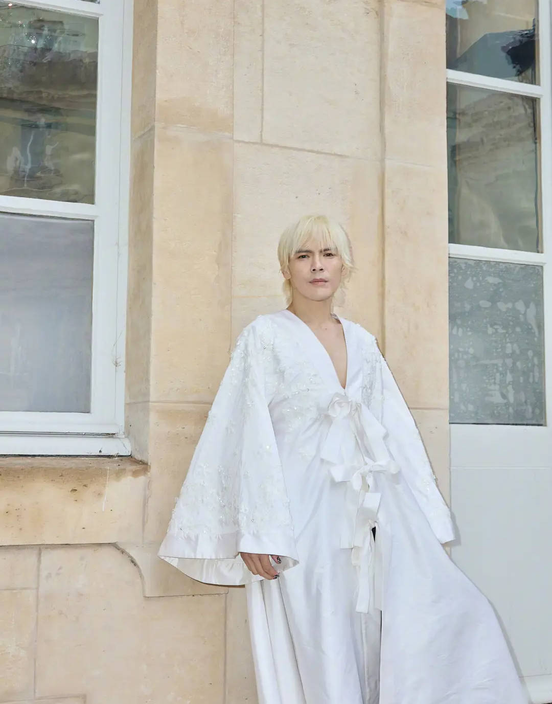 皇冠信用盘网址_向华强回应向佐哭诉娱乐圈很恐怖:40岁还是年轻、单纯